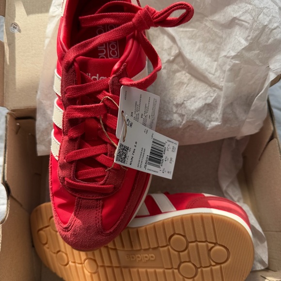 Adidas Red and White RUN 70s 2.0 - Picture 2 of 4